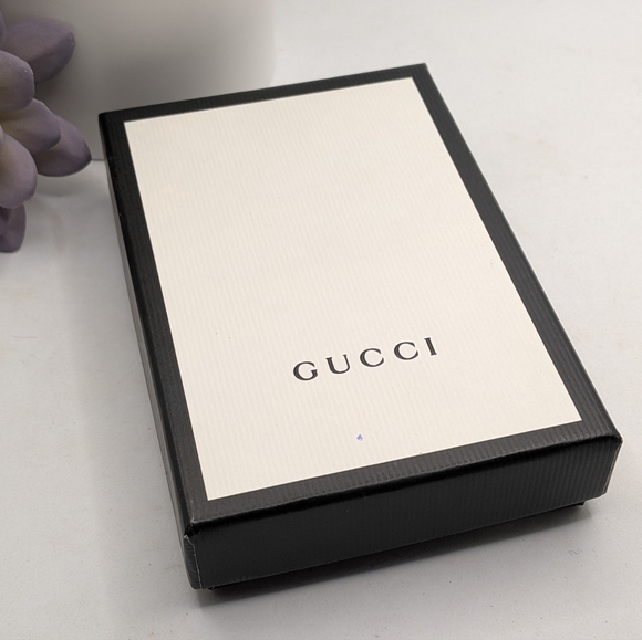 Gucci Authentic Gold Metal G Buckle‎ with Navy Satin Pouch main image 3